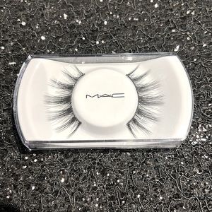 M.A.C lashes in style A60